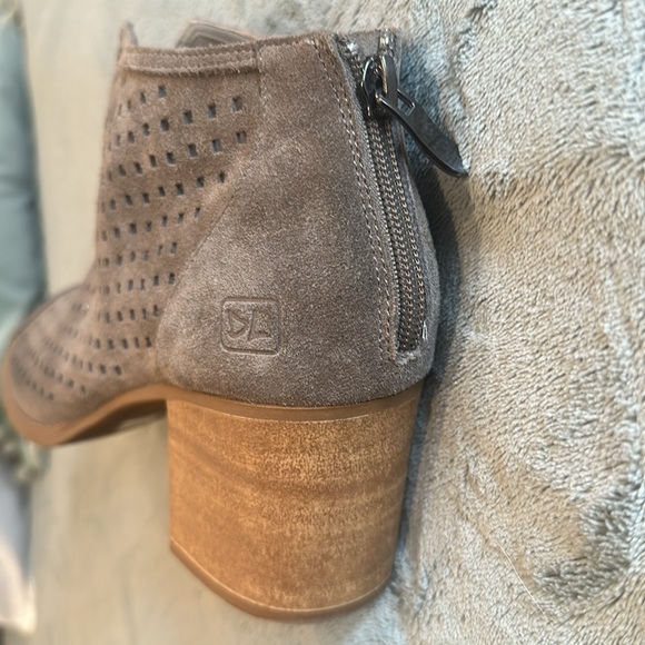 Open toe booties size 11 (42.5 European) - Picture 5 of 6